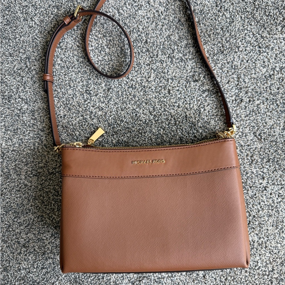 Hard to find! Michael Kors Lori Brown Leather Crossbody Bag